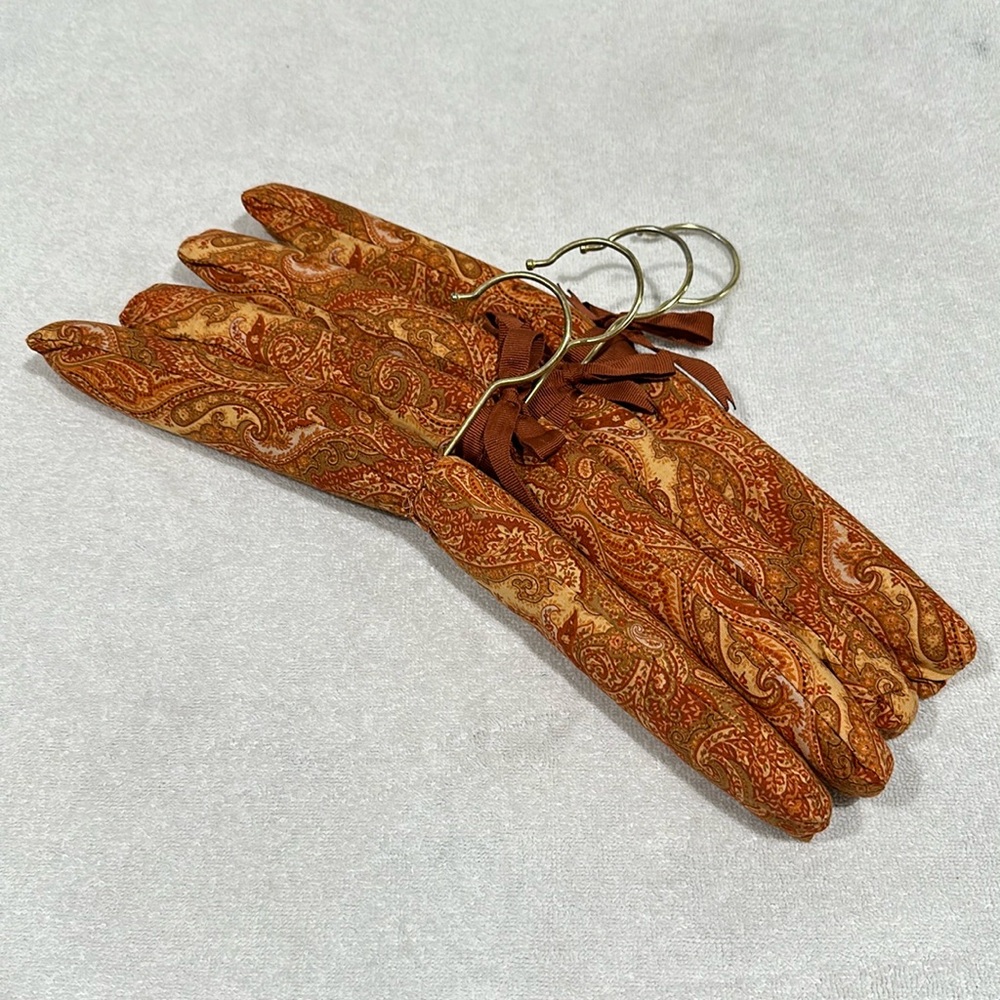 🛍️ BOGO 🛍️ Padded Hanger. Set of 4.